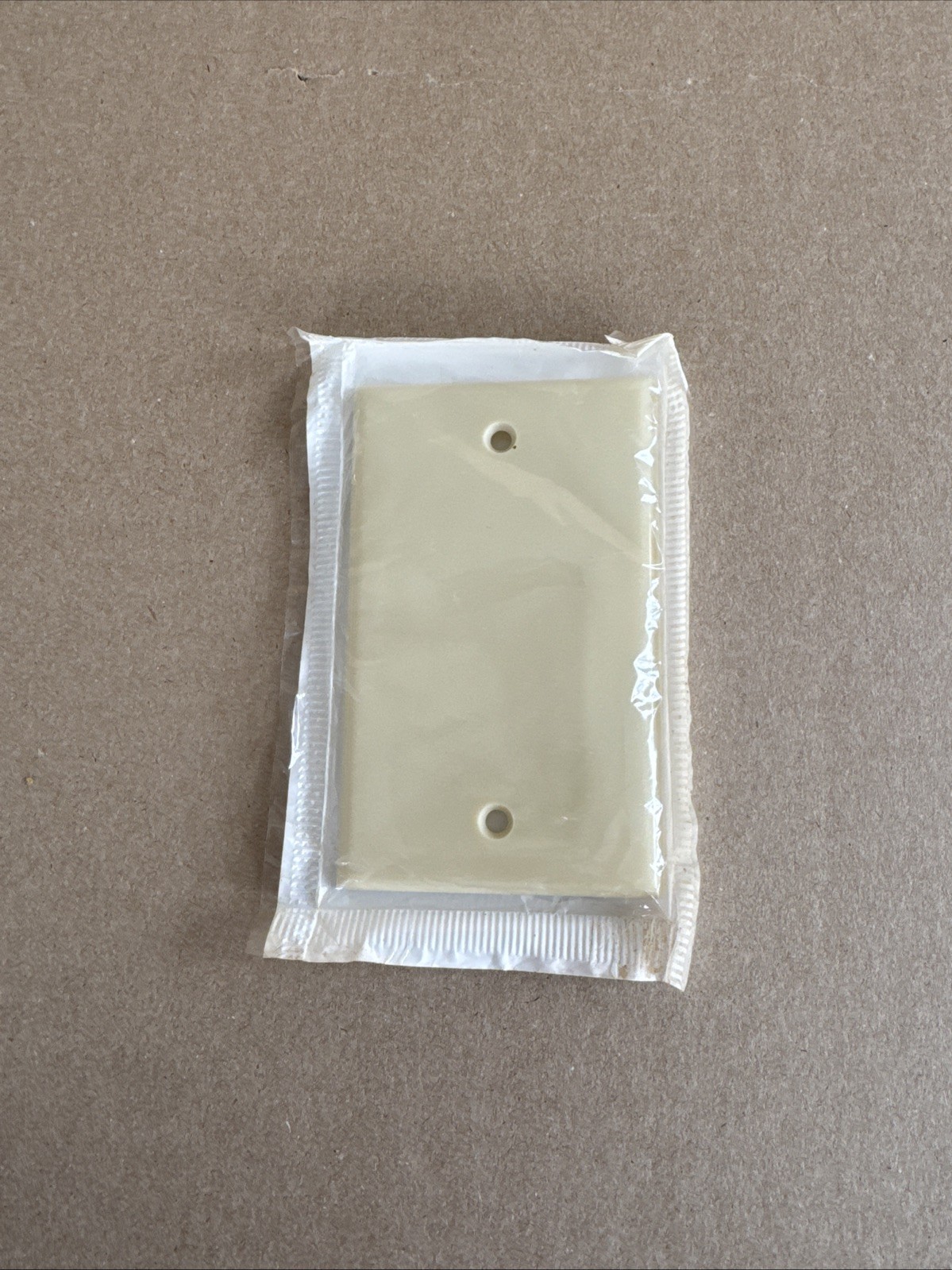 Leviton 86014 Ivory 1-Gang Blank Plastic Standard Size Wallplate Cover Box Mount