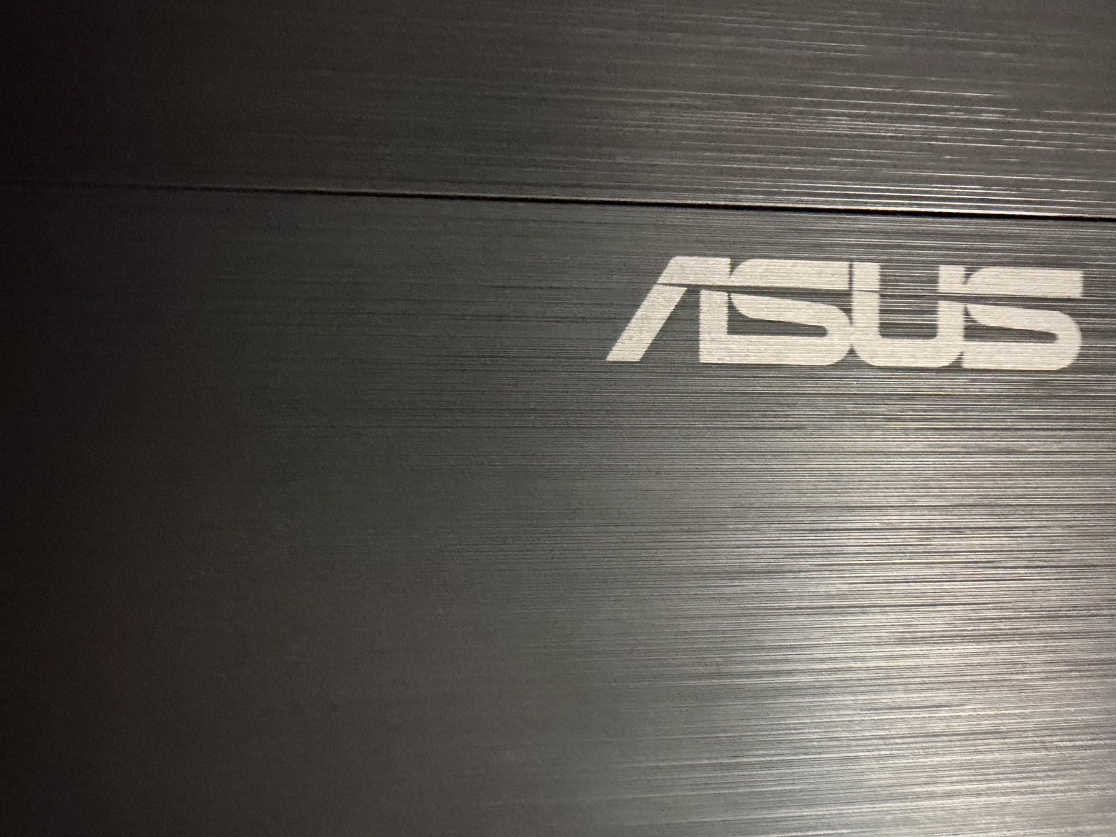 Asus mobile monitor 10 x 15 with case