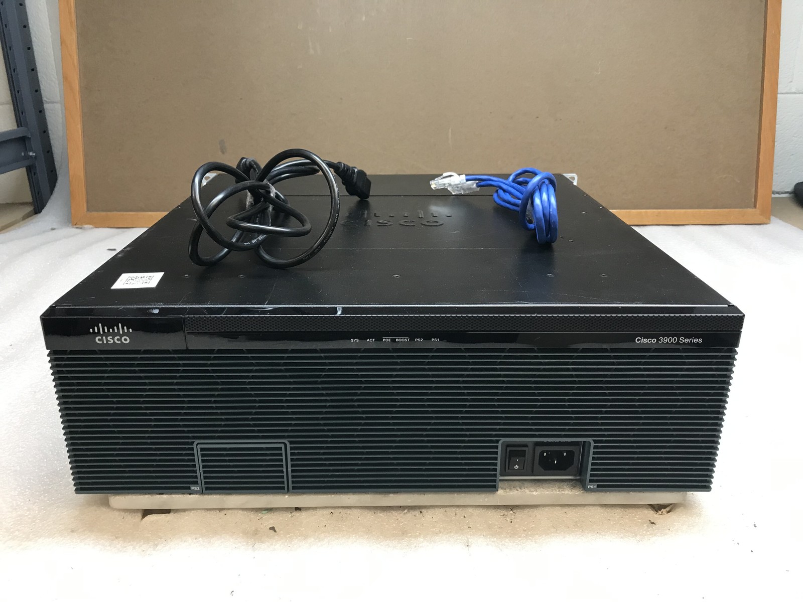 Cisco 3925 V02 ISR G2 Router C3900-SPE200/K9 3xGE 4xEHWIC RACK EARS