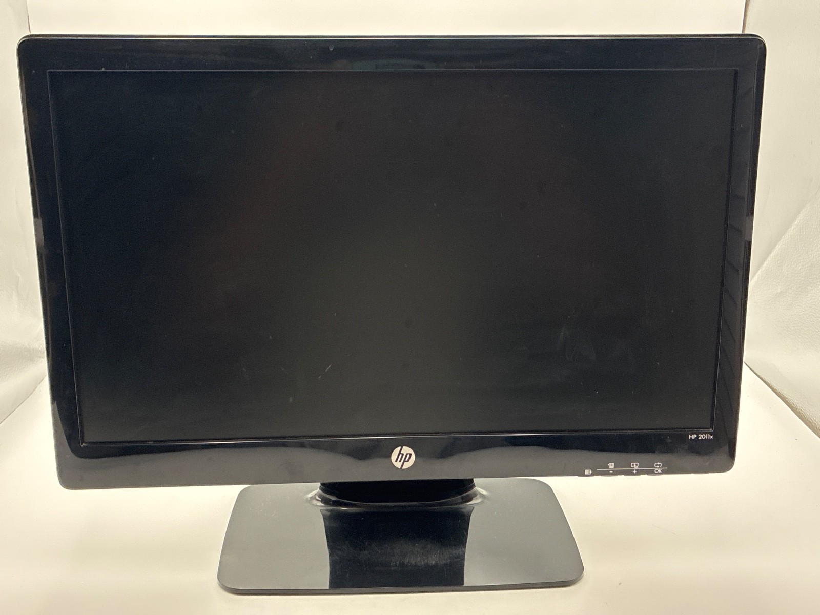 HP 2011x 20" Widescreen LCD Monitor 1600x900 VGA DVI NO CORDS