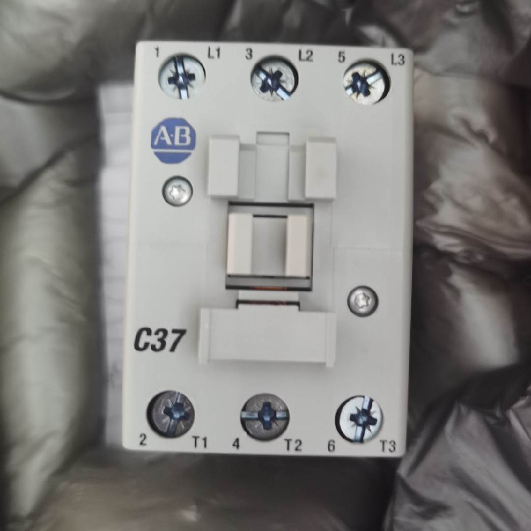 1pcs New Contactor 100-C37*10 100-C37KD10 110V in box Via DHL or FedEX