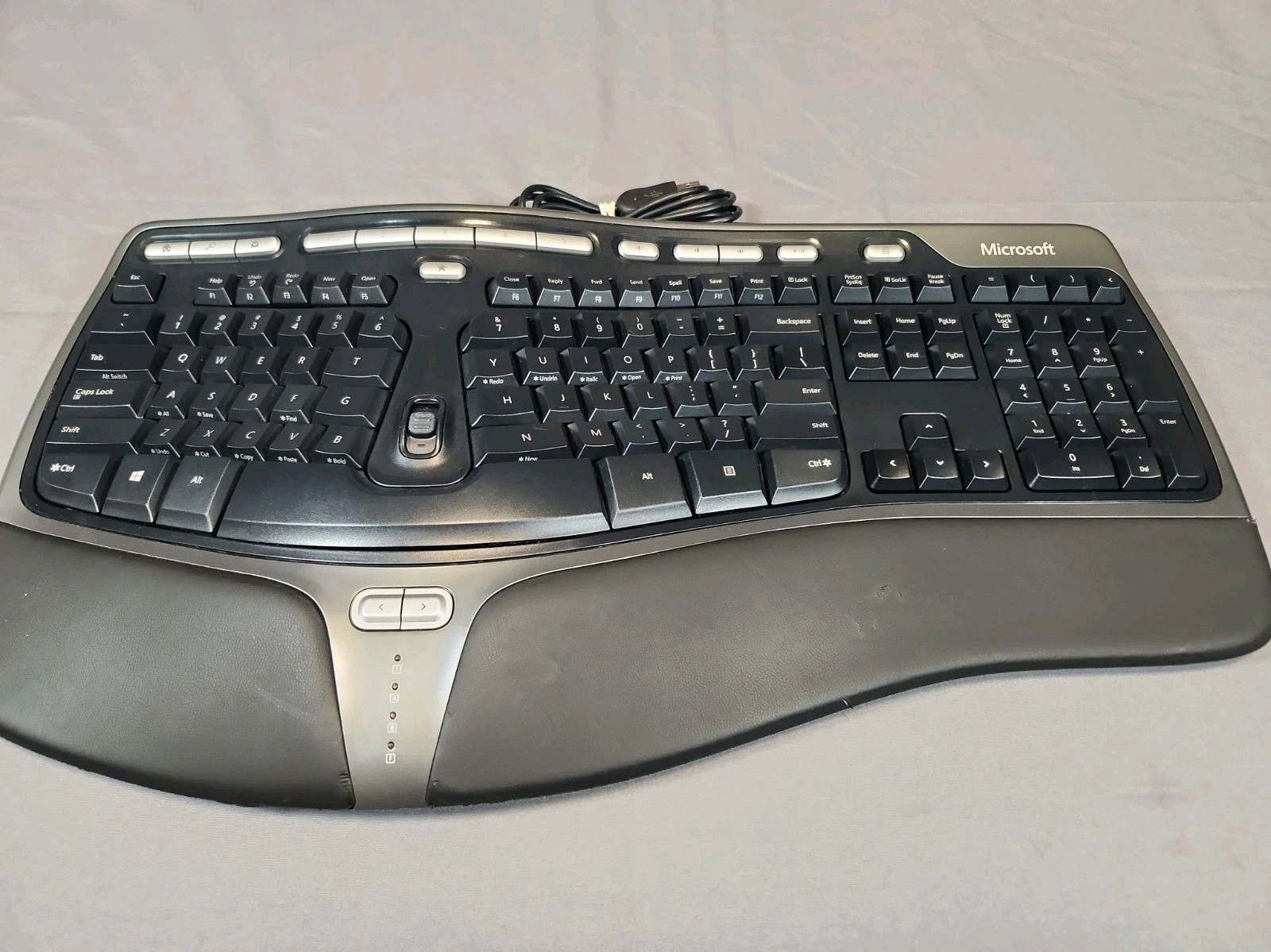 Microsoft Natural Ergonomic Curved Wired Keyboard - 4000 v1.0 Model 1048 KU-0462