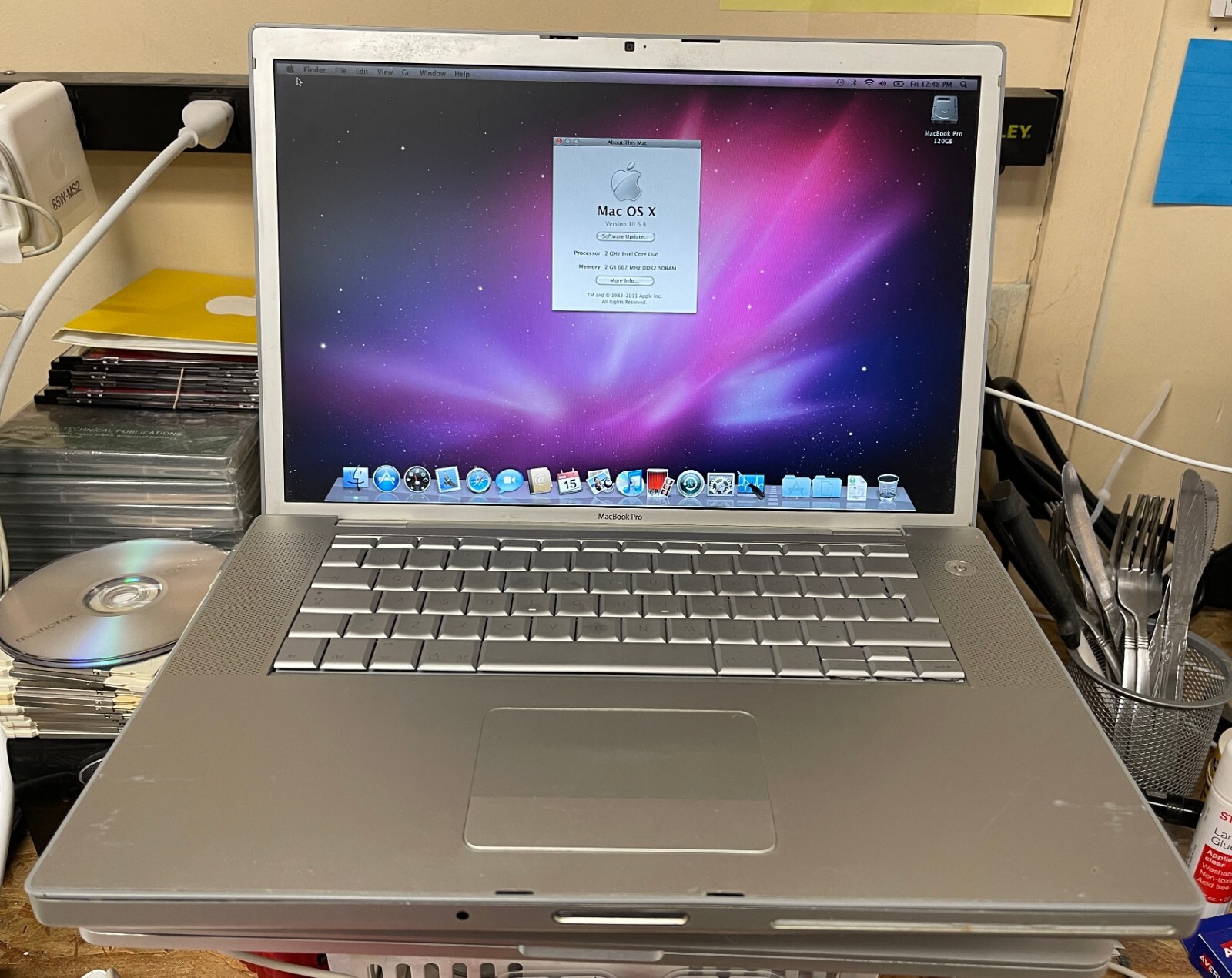 Apple MacBook Pro 15-inch March  2006 2GHz Intel Core Duo (MA464LL/A) RARE