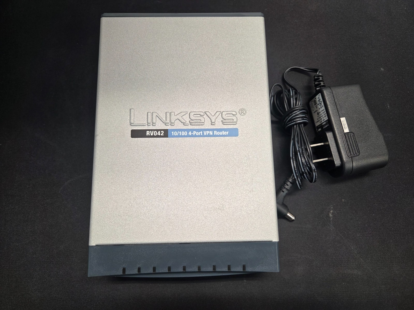 Cisco Linksys RV042 4-Port 10/100 Dual WAN VPN Router HW v1.2