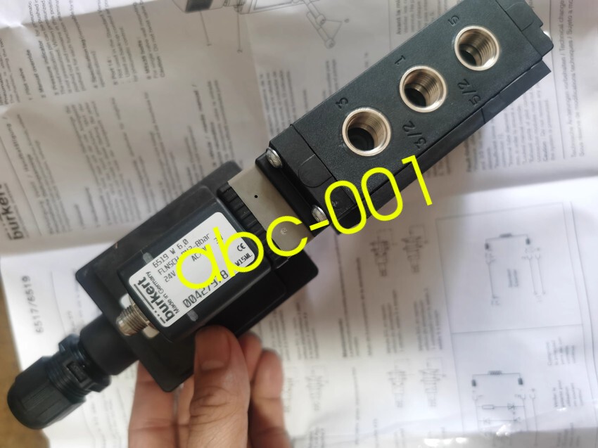 1pcs Burkert Solenoid valve 6519 W 6.0 FLNSCH 00427978