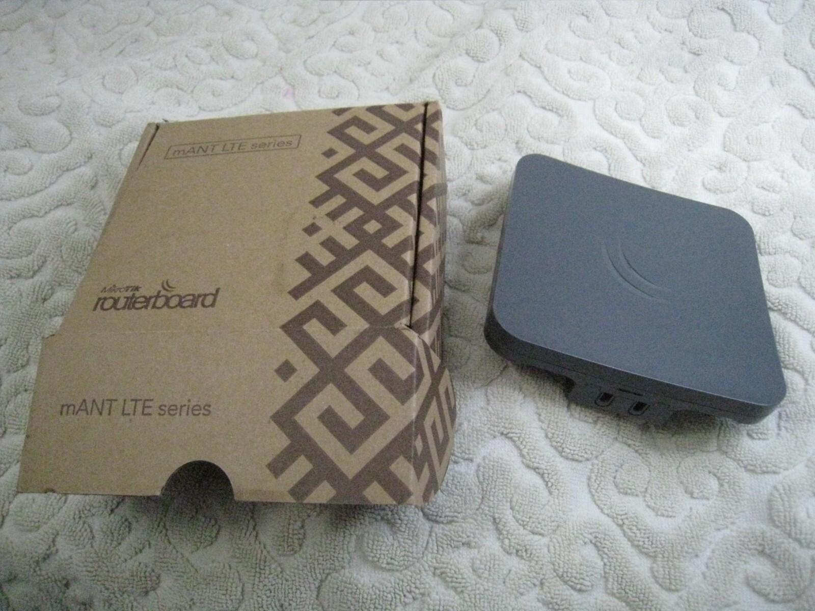 MicroTik routerboard mANT LTE Series 5o  MTAO-LTE-5D-SQ NEW NIB fast 