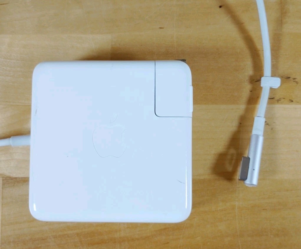 Genuine Apple 85W MagSafe 1 Power Adapter Charger (Model A1343) for MacBook Pro 