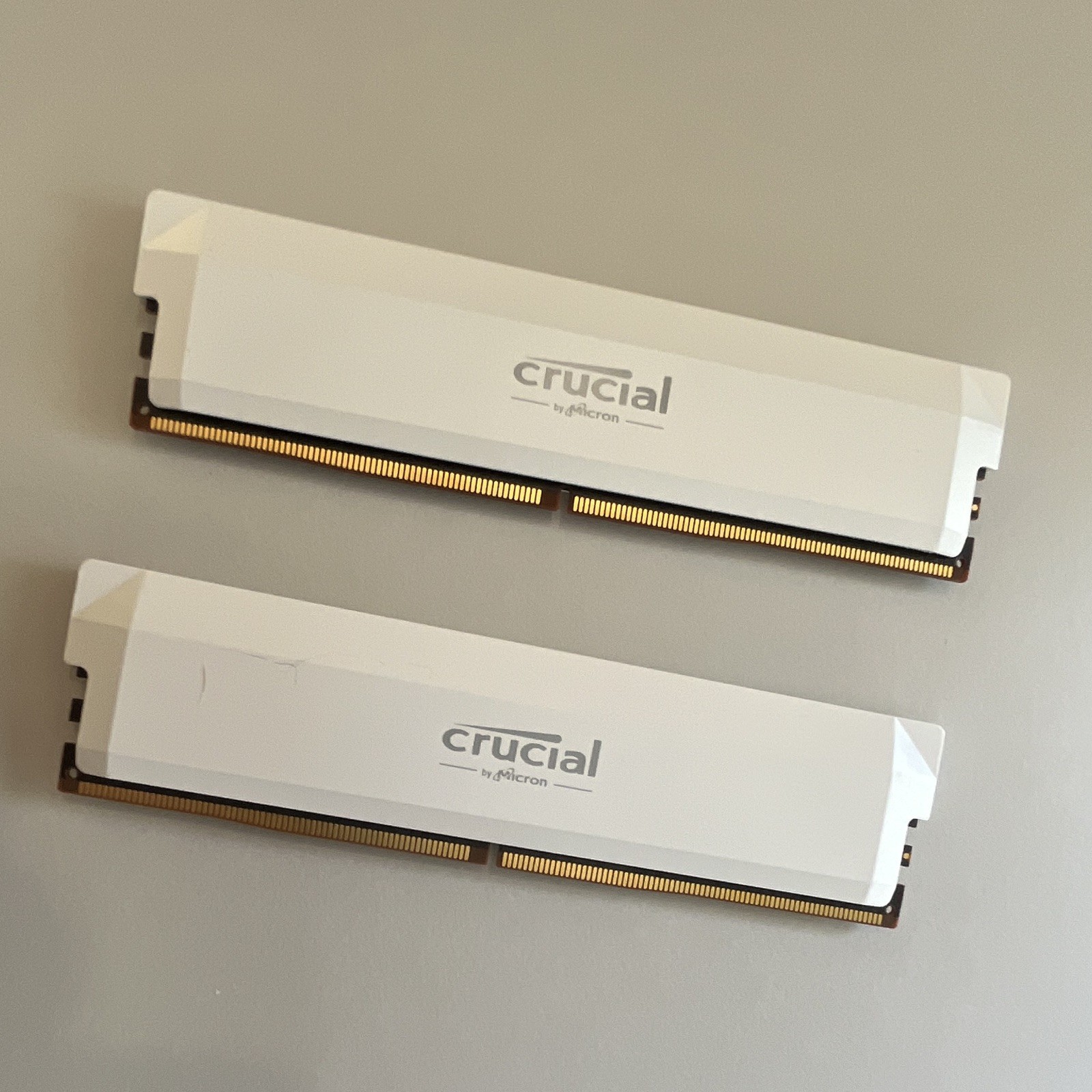 Crucial DDR5 Pro 32GB (2x16GB) DDR5-6000 DIMM White CP16G60C36U5W