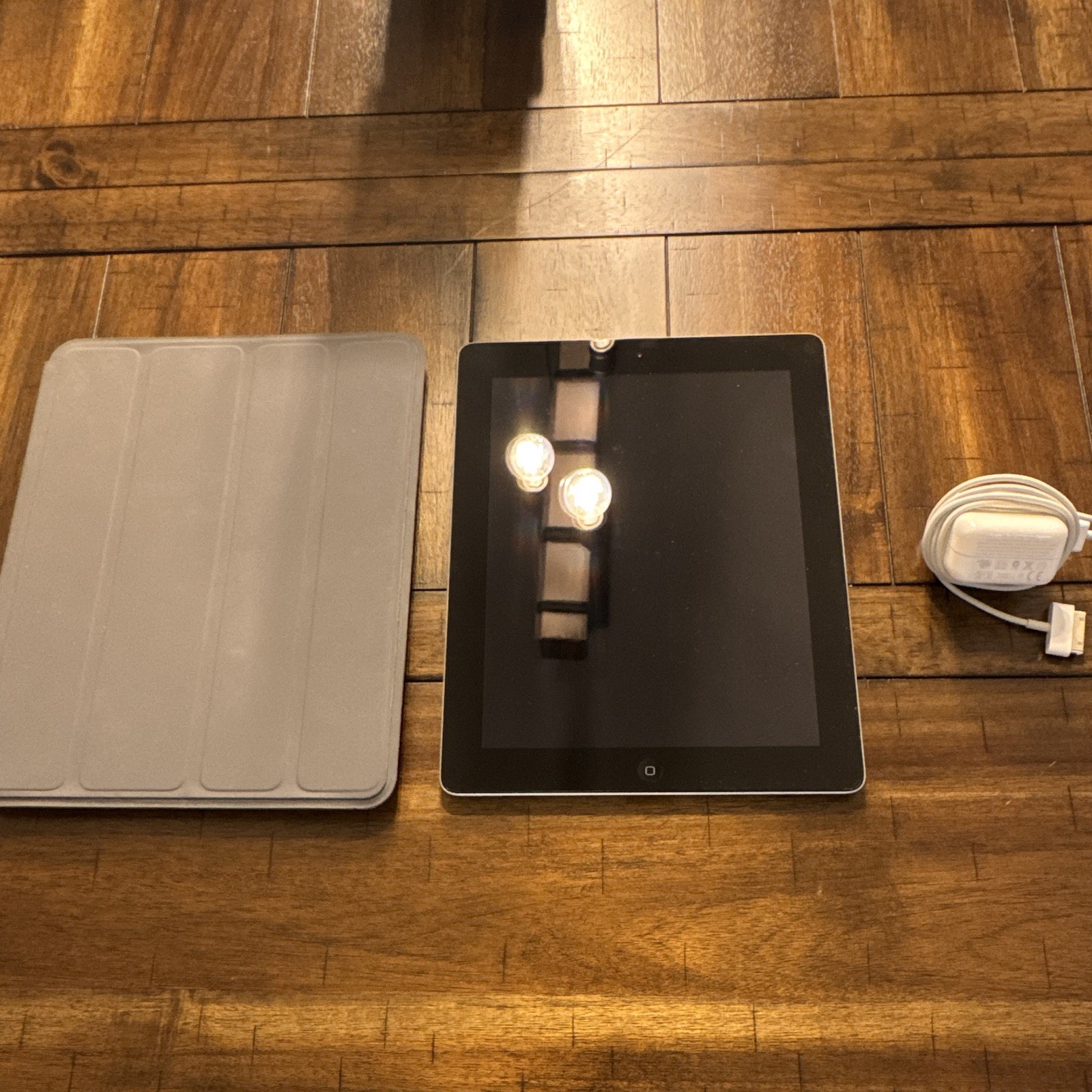 Apple iPad 9.7in Wi‑Fi 16GB Silver Tablet w/ Smart Case & Charger