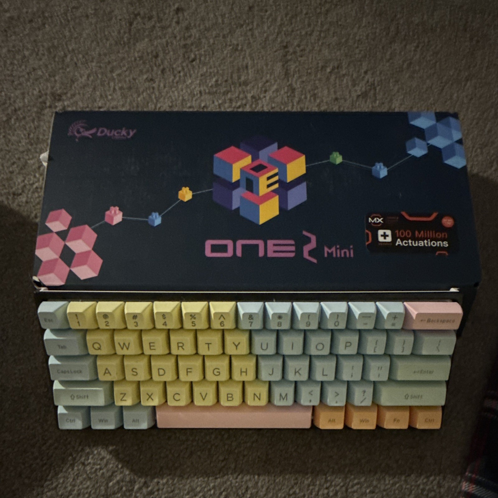 Ducky One 2 Mini Mini (yellow switches), Multicolor Keycaps, English QWERTY 