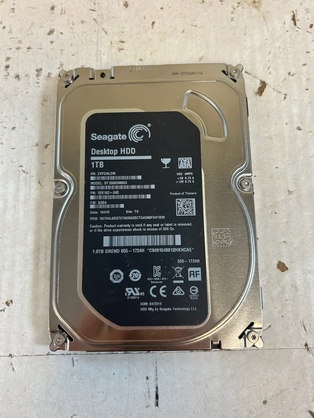 ST1000DM003 p/n: 1ER162-044 fw:AQ04 TK s/n: Z4Y 1TB SATA SEAGATE Apple 655-1724G