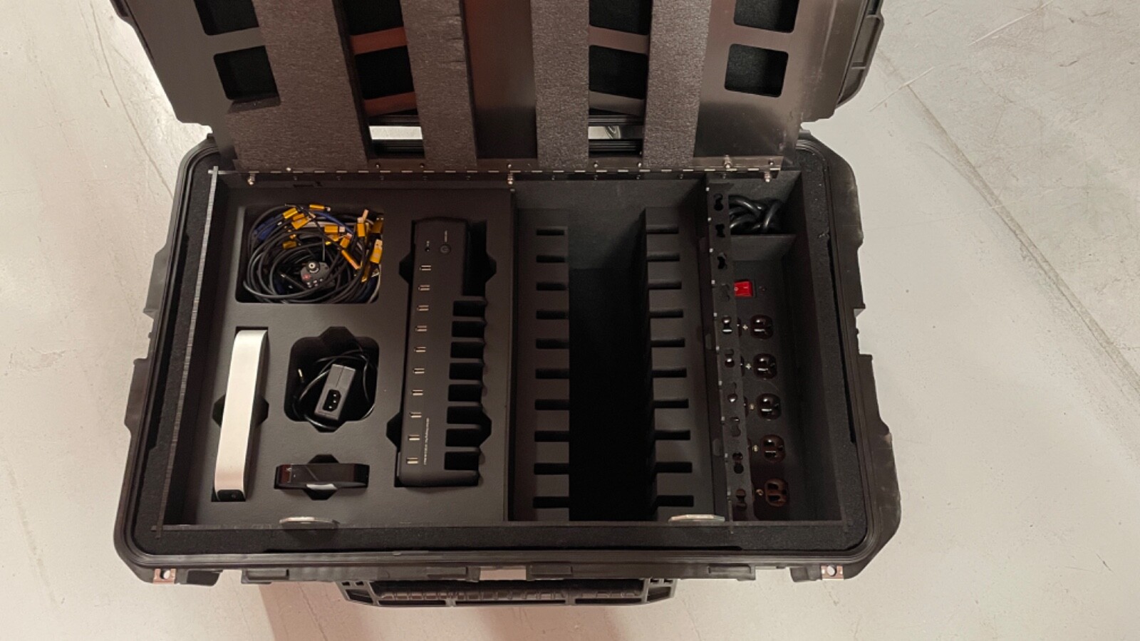 Pelican/Cruzer Custom Hard Case – Mobile Powered Storage, iPads, iMacs & More