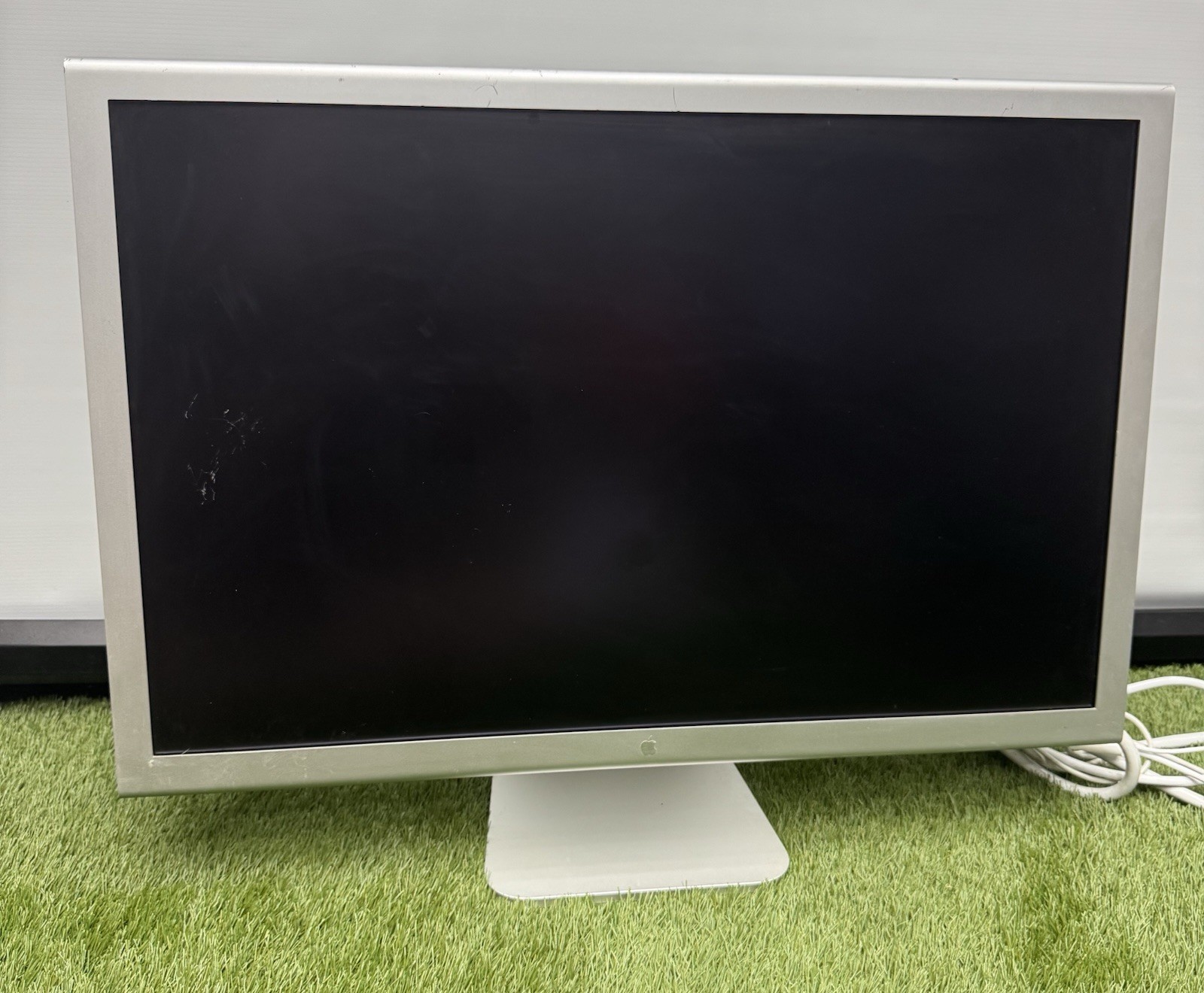 30" Monitor APPLE Cinema HD Display A1083 DVI LCD Widescreen No Power Adapter
