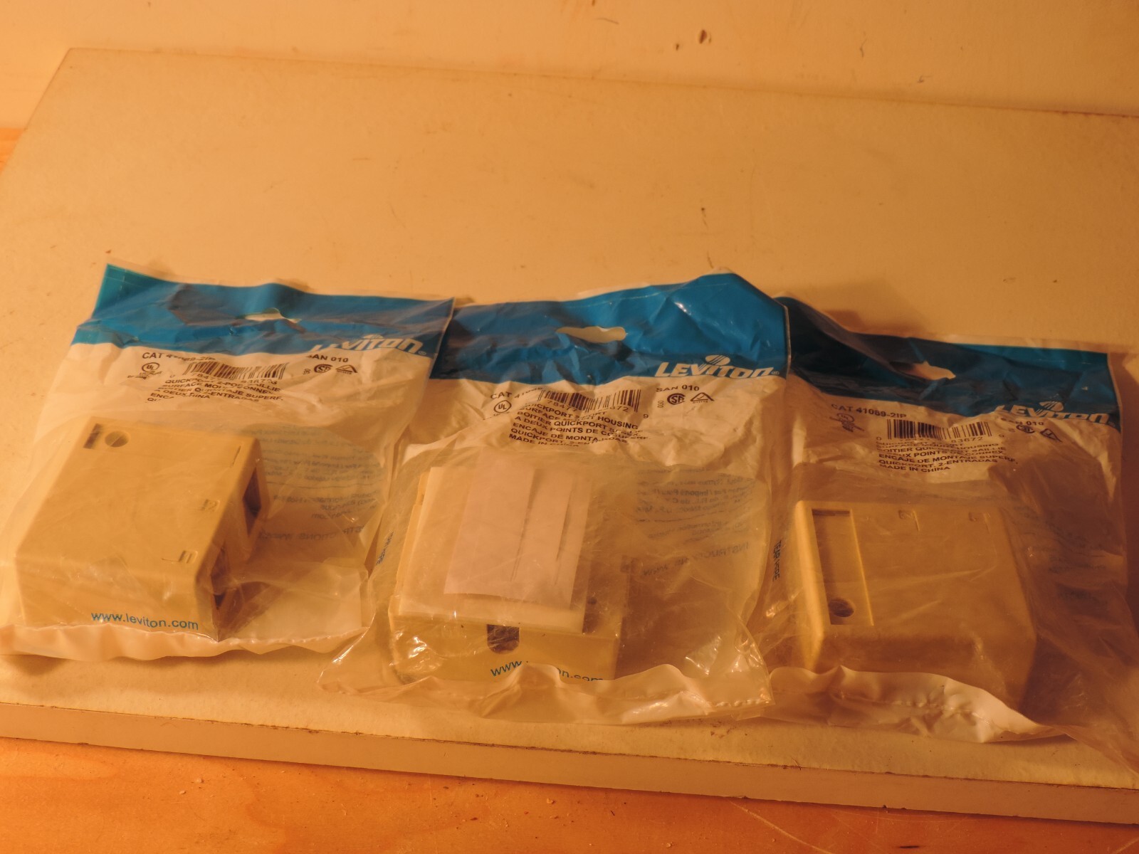 LEVITON QUICKPORT SURFACE MOUNT HOUSING CAT# 41089-2IP  QTY: 3