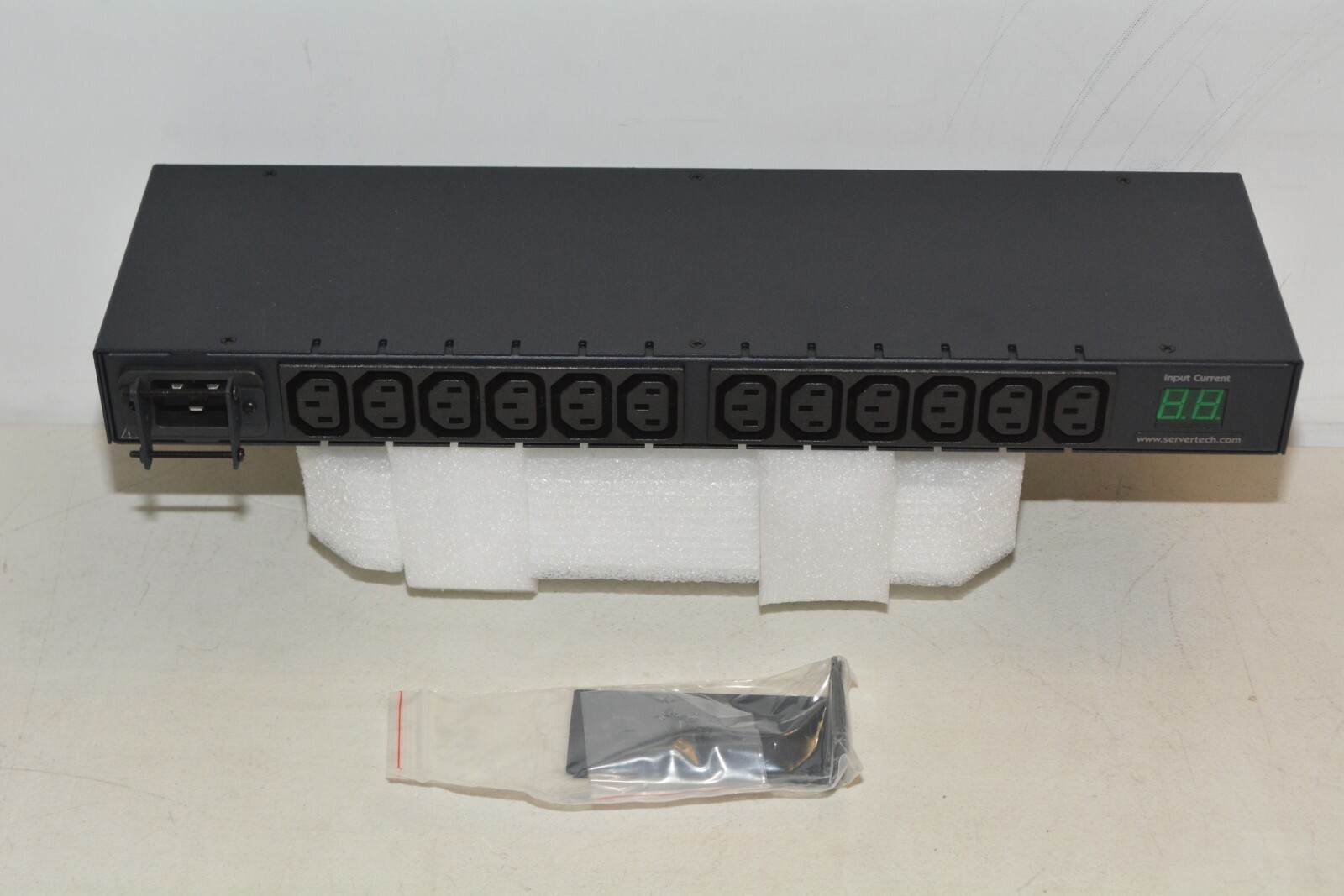 Server Technology C-10H1-C20M Sentry Metered Cabinet Distribution Unit