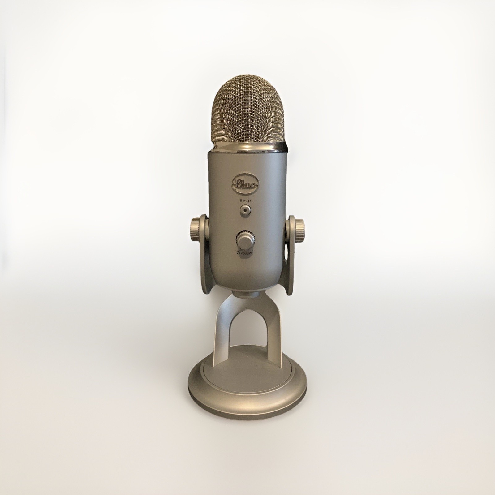 Logitech for Creators Blue Yeti Premium USB Gaming Microphone for Streaming