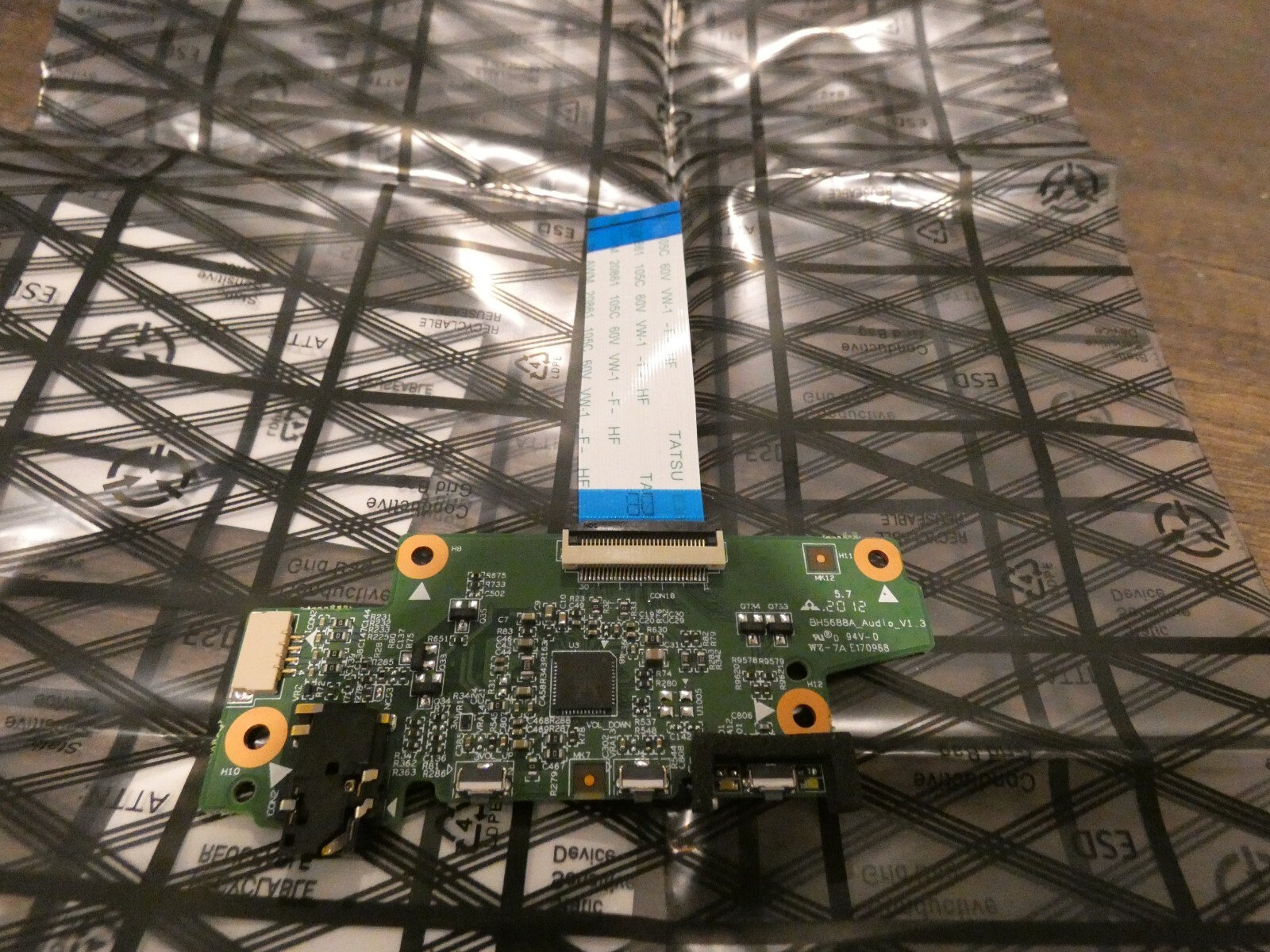 5P68C11489 Lenovo 11 300e Chromebook Audio Port Board with Cable Lot 10 New OEM