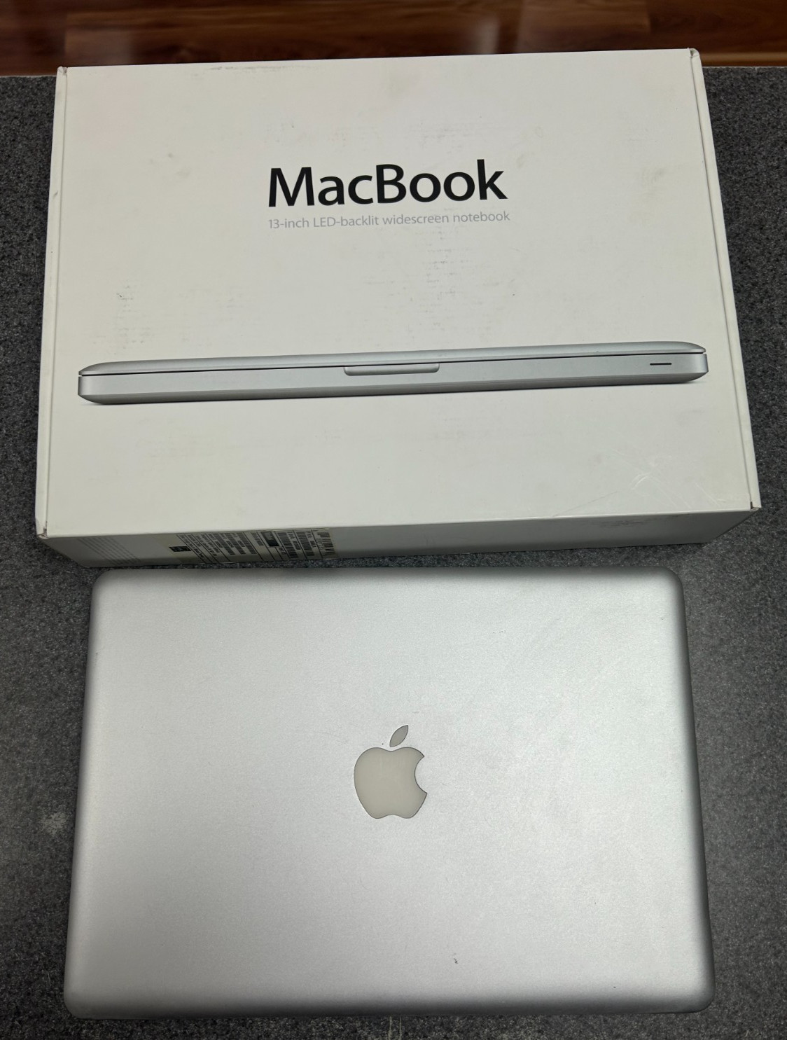 2008 Apple MacBook 13'' Core 2 Duo 2.0GHz 4GB RAM 100GB HDD A1278 w/Original BOX