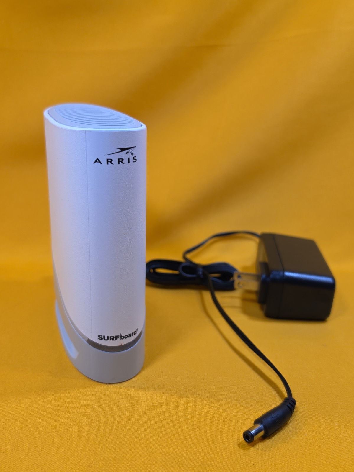 ARRIS SURFboard S33v2 DOCSIS 3.1 White Cable Modem W / Power Cord TESTED Bin13