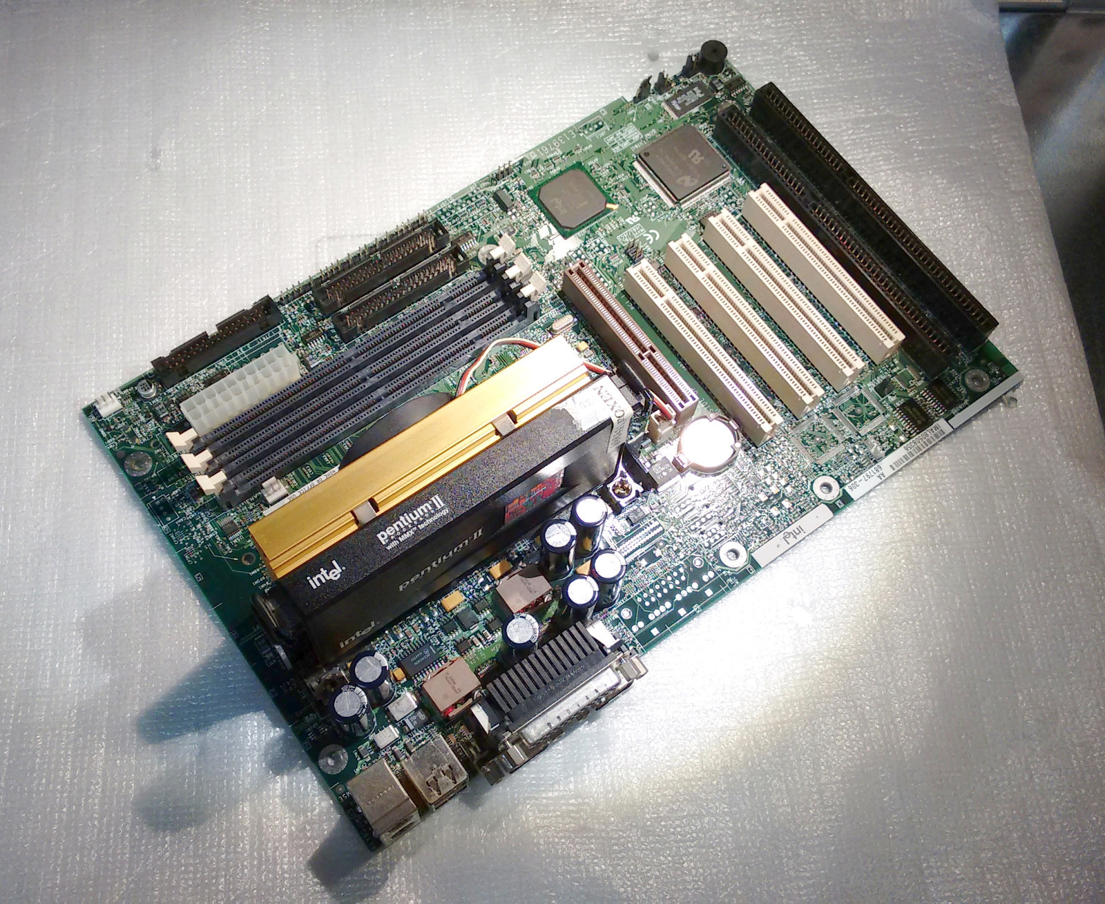 intel AL440LX [AA 681797] + Pentium II +512MB [Slot 1] Vintage Motherboard