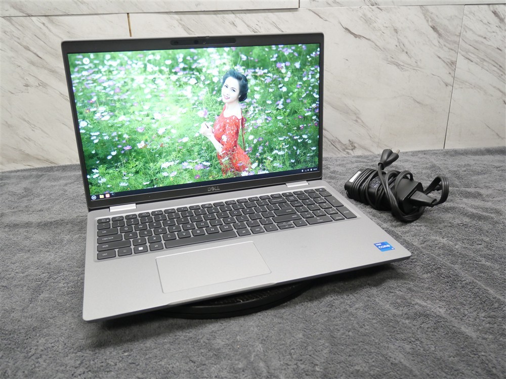 DELL 5520 15" LATITUDE Laptop i7-1185G7 3.00ghz 16GB w/ EXCELLENT BATTERY