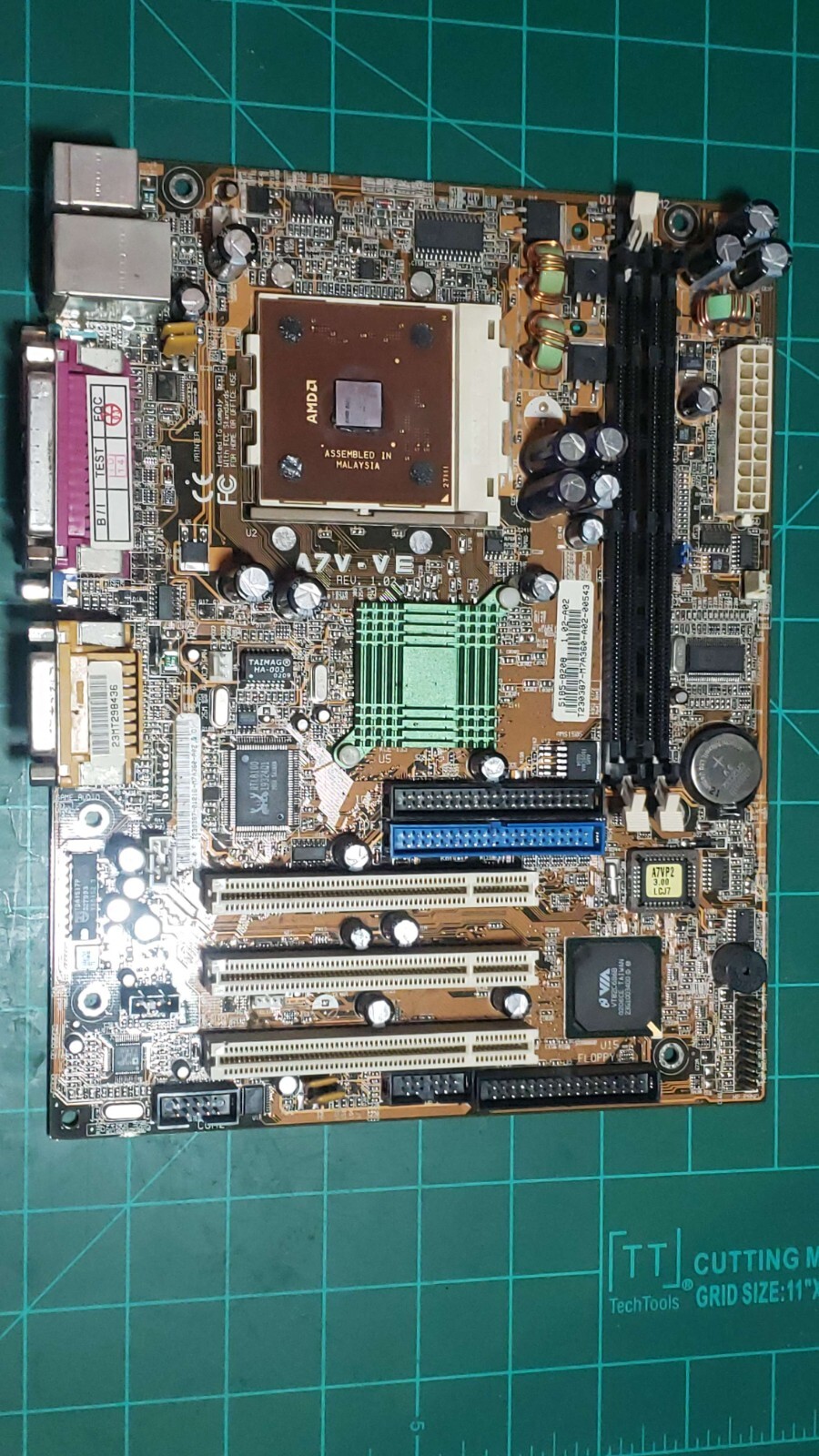 Vintage motherboard Asus A7V-VE (5185-8208) + AMD Athlon XP 1800+ CPU - Untested