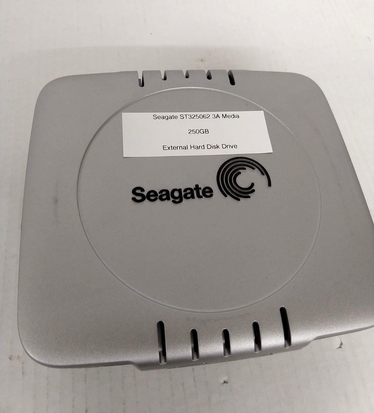 Seagate 250GB Desktop External Hard Drive 9Y7644-560 USB 2.0 w/ Cords (D14-B3)