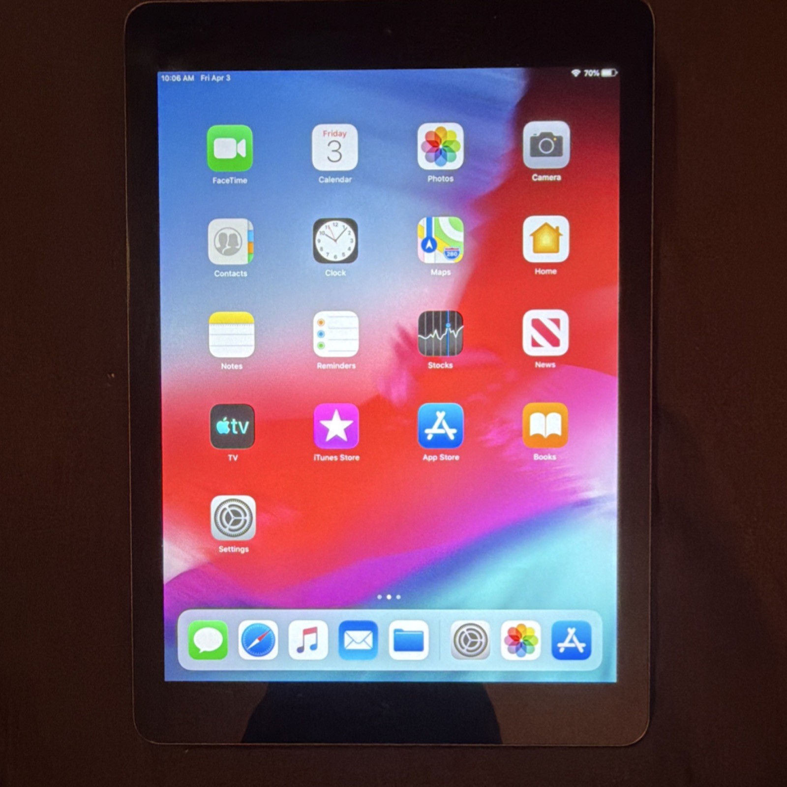 Apple iPad Tablet Gray Wi-Fi Touch Screen Built-In Front & Rear Cameras