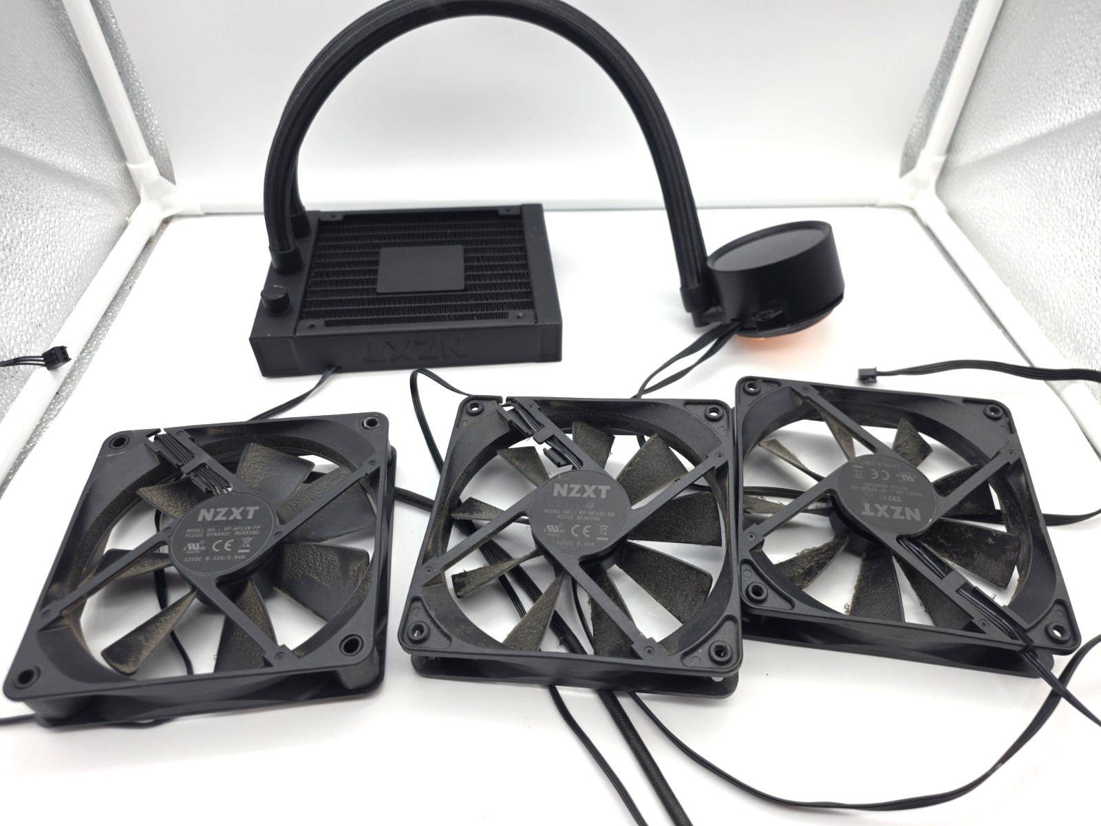 NZXT - Kraken 120 RGB CPU Liquid Cooler (RL-KR120-B1) - Black  W-3 Fans UNTESTED