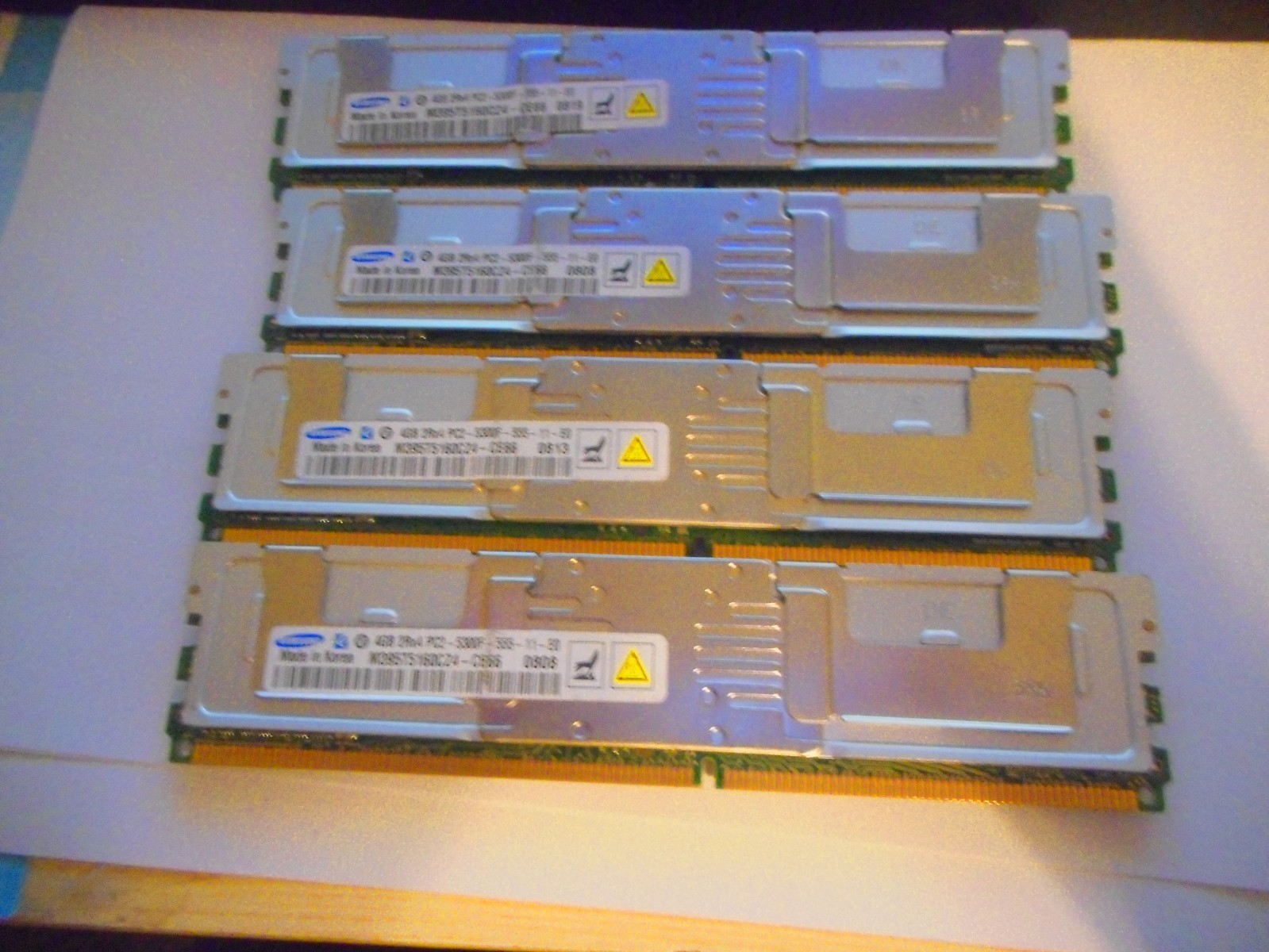 Samsung DIMM 667 MHz DDR2 Memory (M395T5160CZ4CE66)
