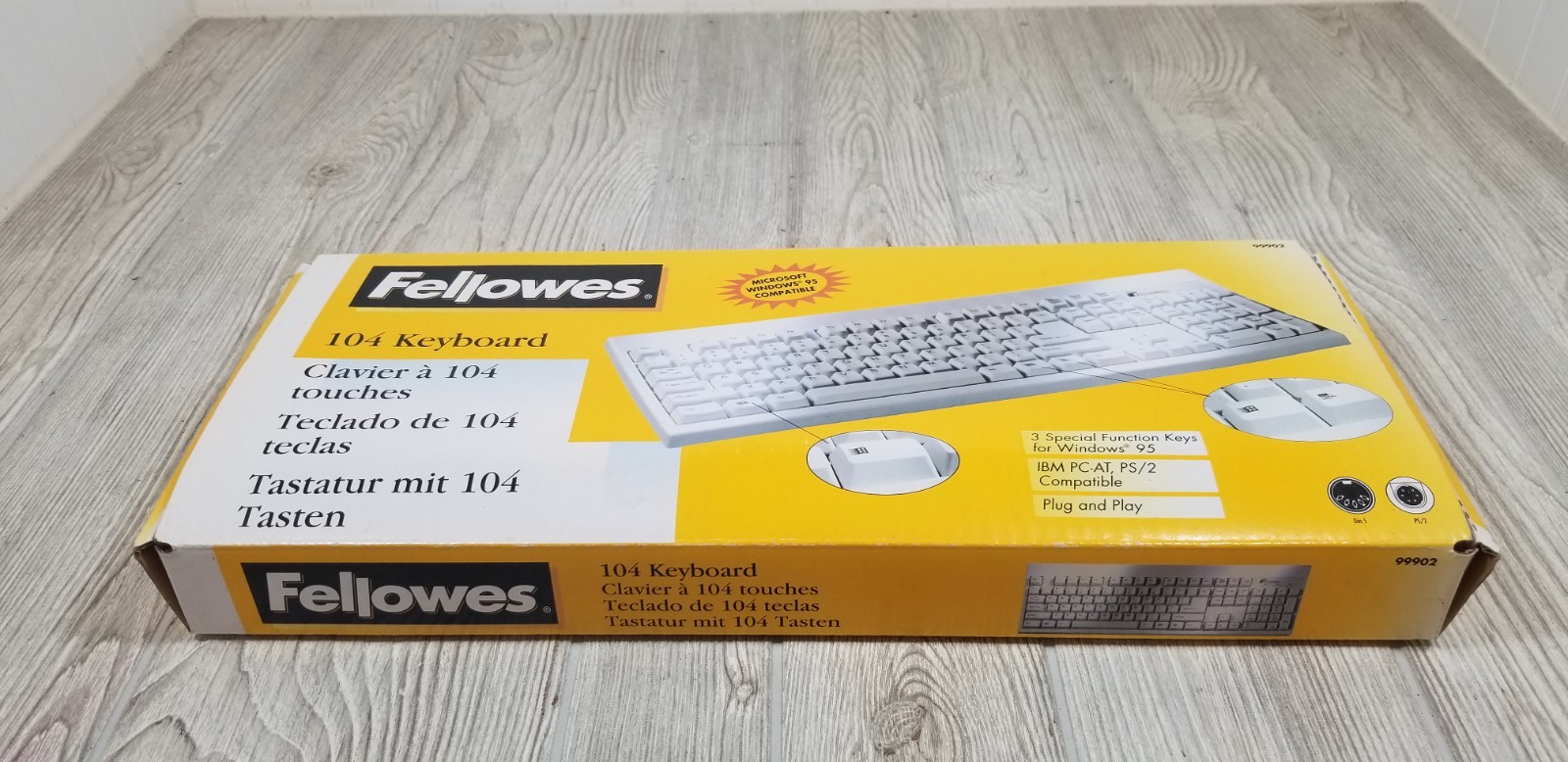 Vintage  Wired Keyboard By Fellowes 99902 