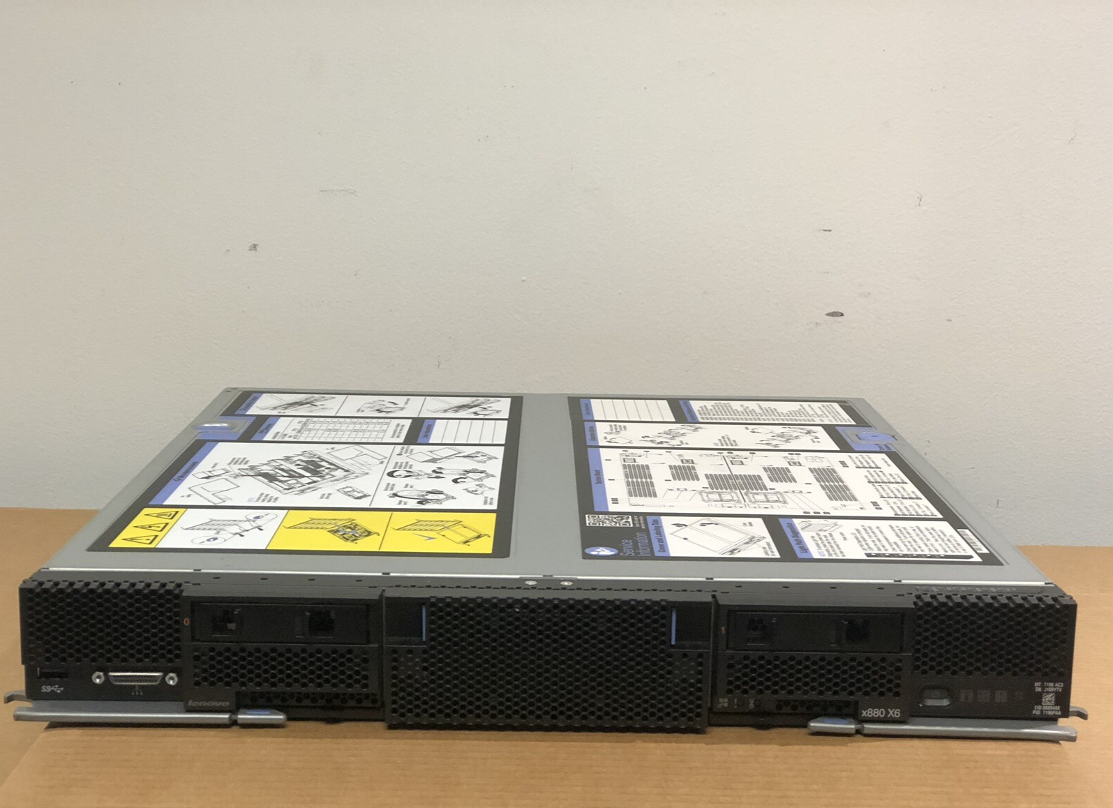 Lenovo FlexSystem X6 x880  Server Two E7-8867V3 2.5GHz 16/32 Core 768GB 2x SFF