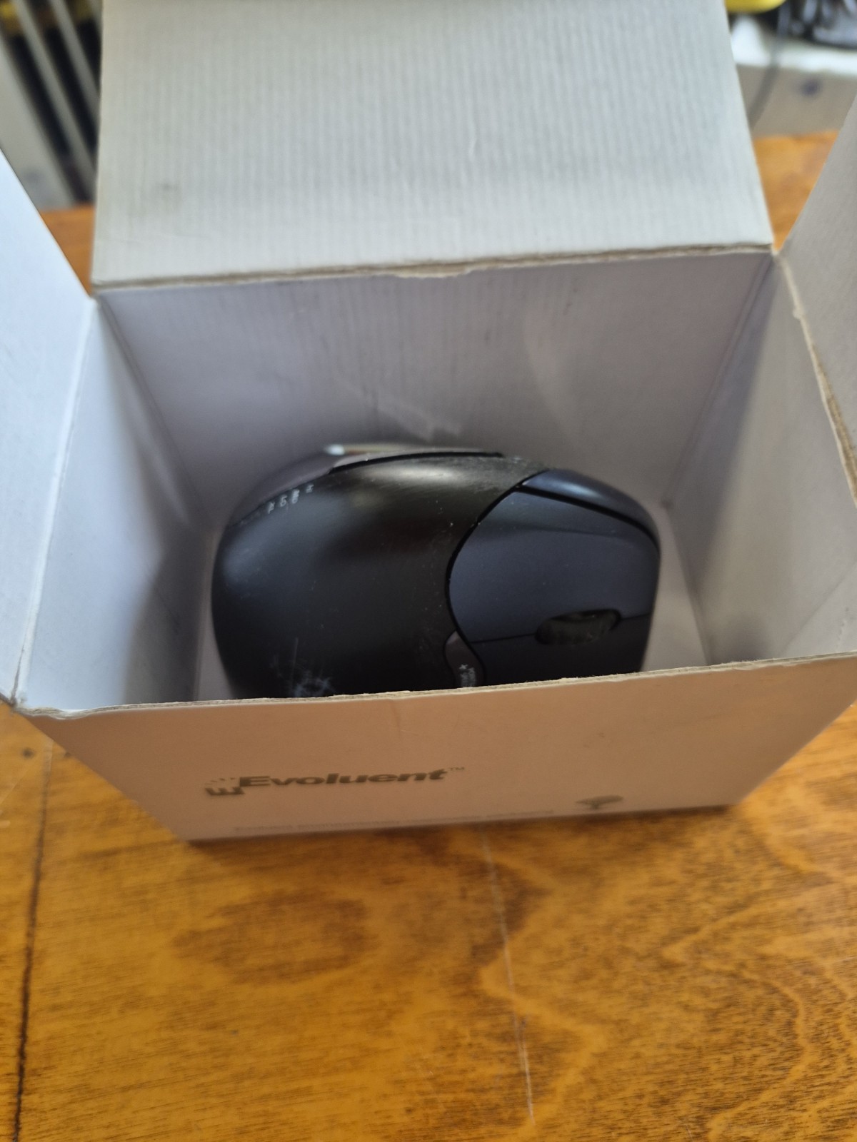 Evoluent Vertical Mouse 4: Wireless Right Hand Mouse / VM4RW - VGC