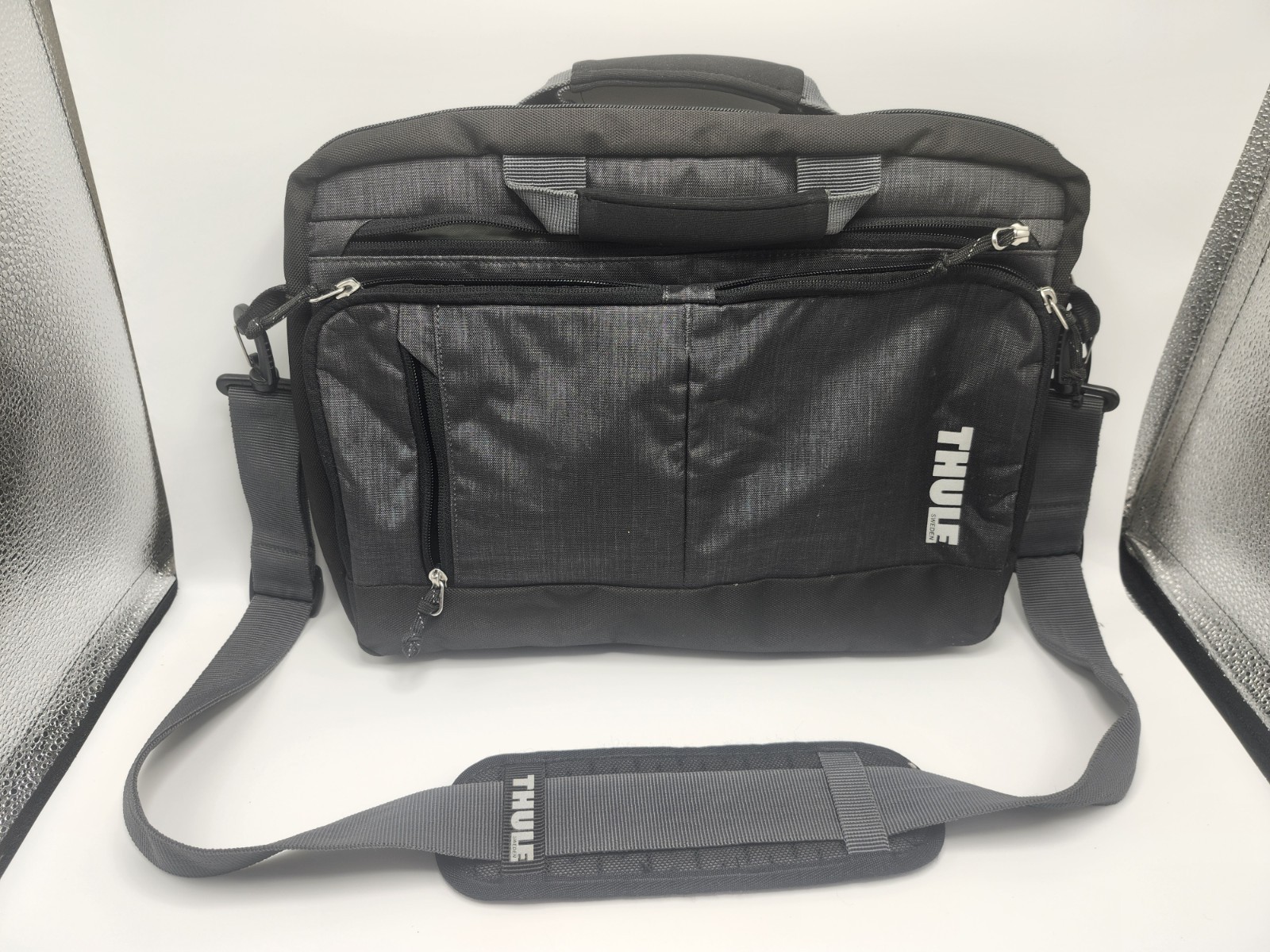 Thule Sweden TSDA-113 Straven 13 inch Laptop Notebook Tablet Bag Black Gray