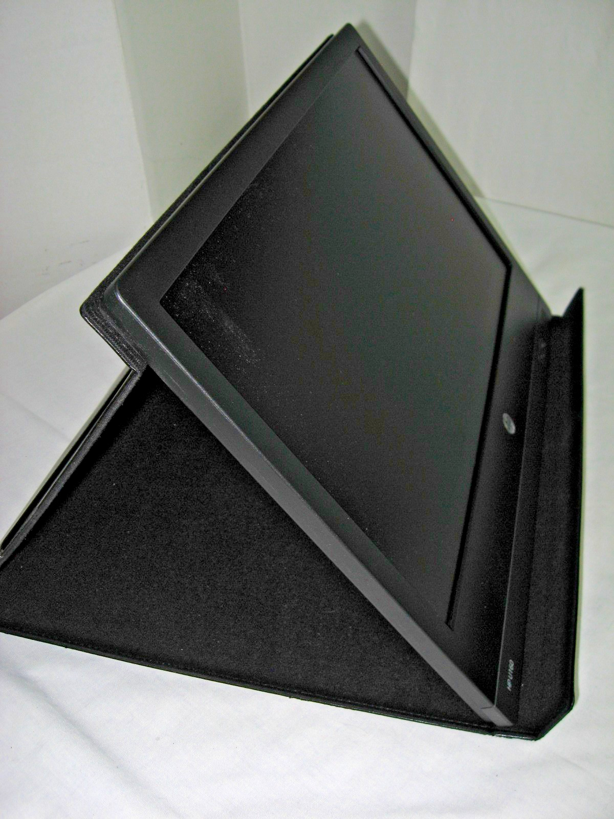 rmk99  HP U160 15.9" Led-Back lit Monitor w/Leather Case/Stand Tested EXC st135