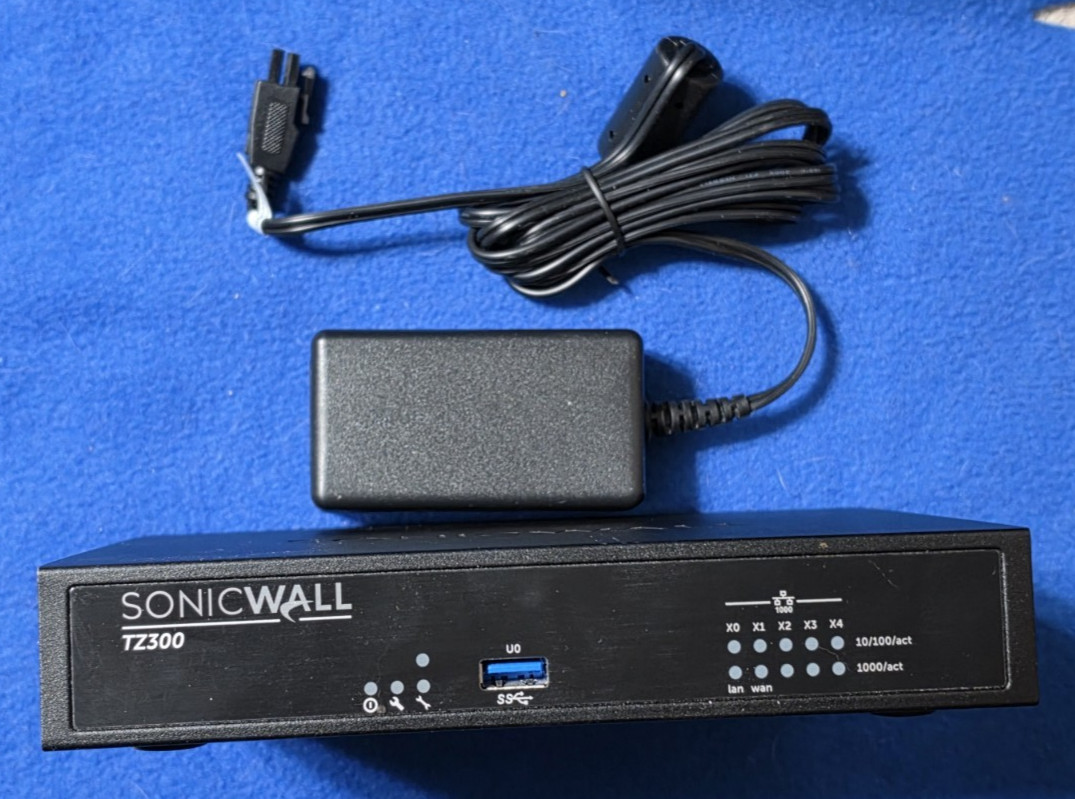 SonicWall TZ300 01-SSC-0215 VPN Wired Gen 6 Firewall Appliance /w AC adapter