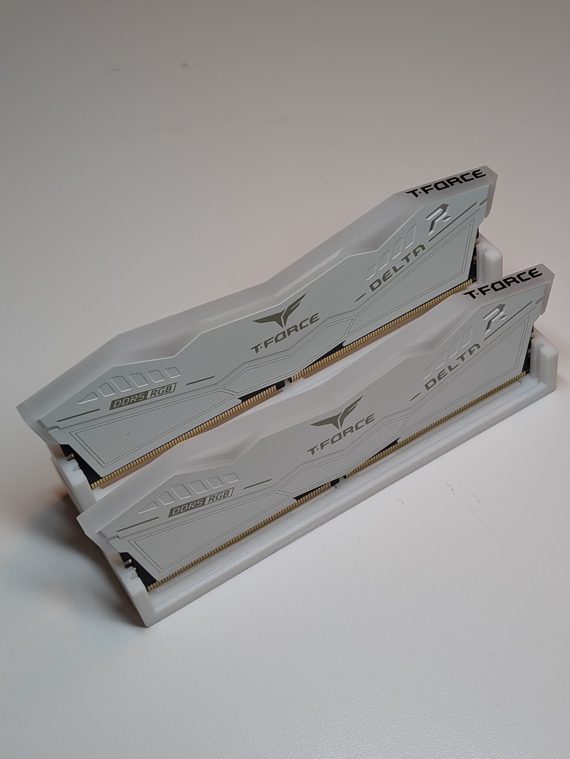 TeamGroup T-Force Delta RGB White 32GB 2x16GB DDR5 6000 CL30 XMP EXPO