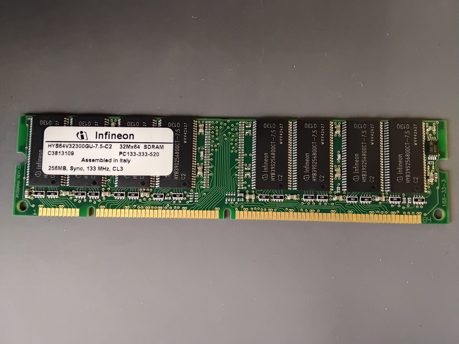Infineon 1x256MB Ram HYS64V32300GU-7.5-C2 133MHz PC133-333-520 C02272026E