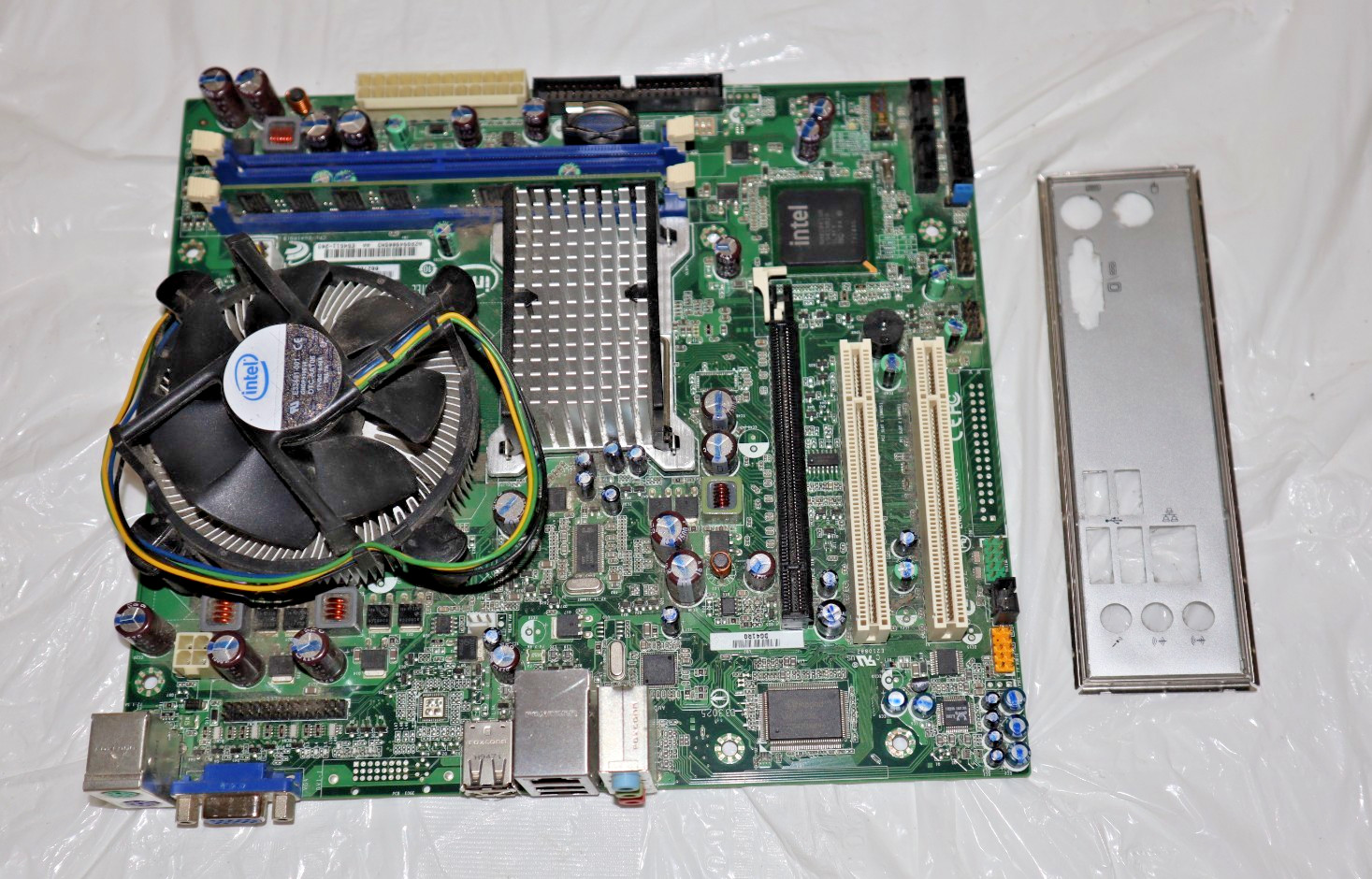 Intel DG41RQ E54511-205 Motherboard with I/O Panel+Ram+Fan