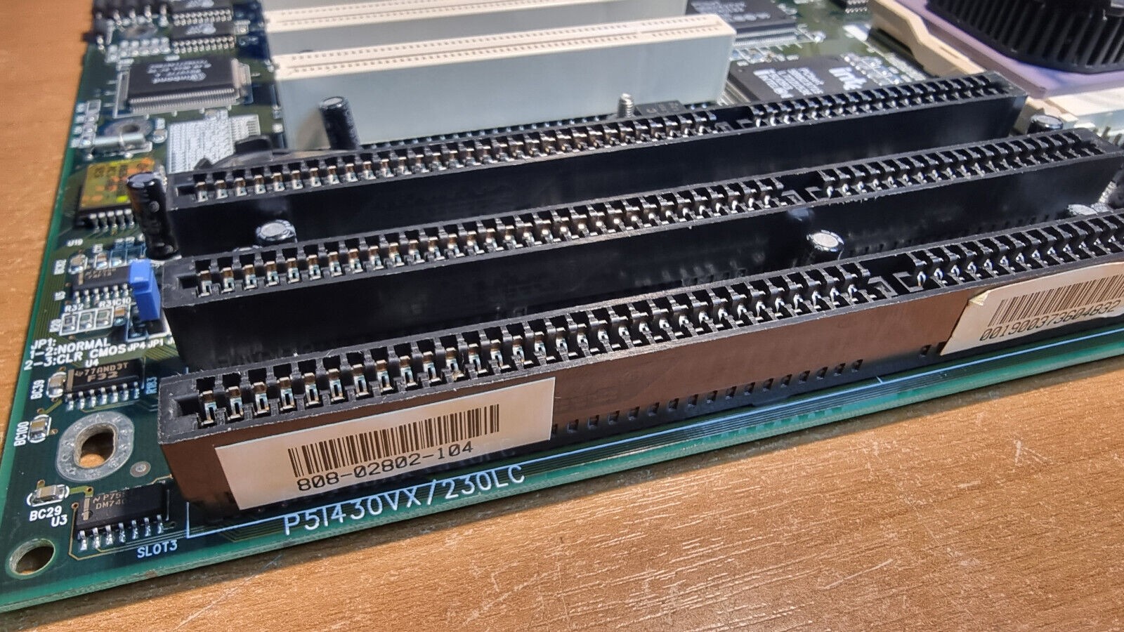 Qdi p5i430vx/230lc (explorer iv) + pentium 166mhz + 32mb edo - working