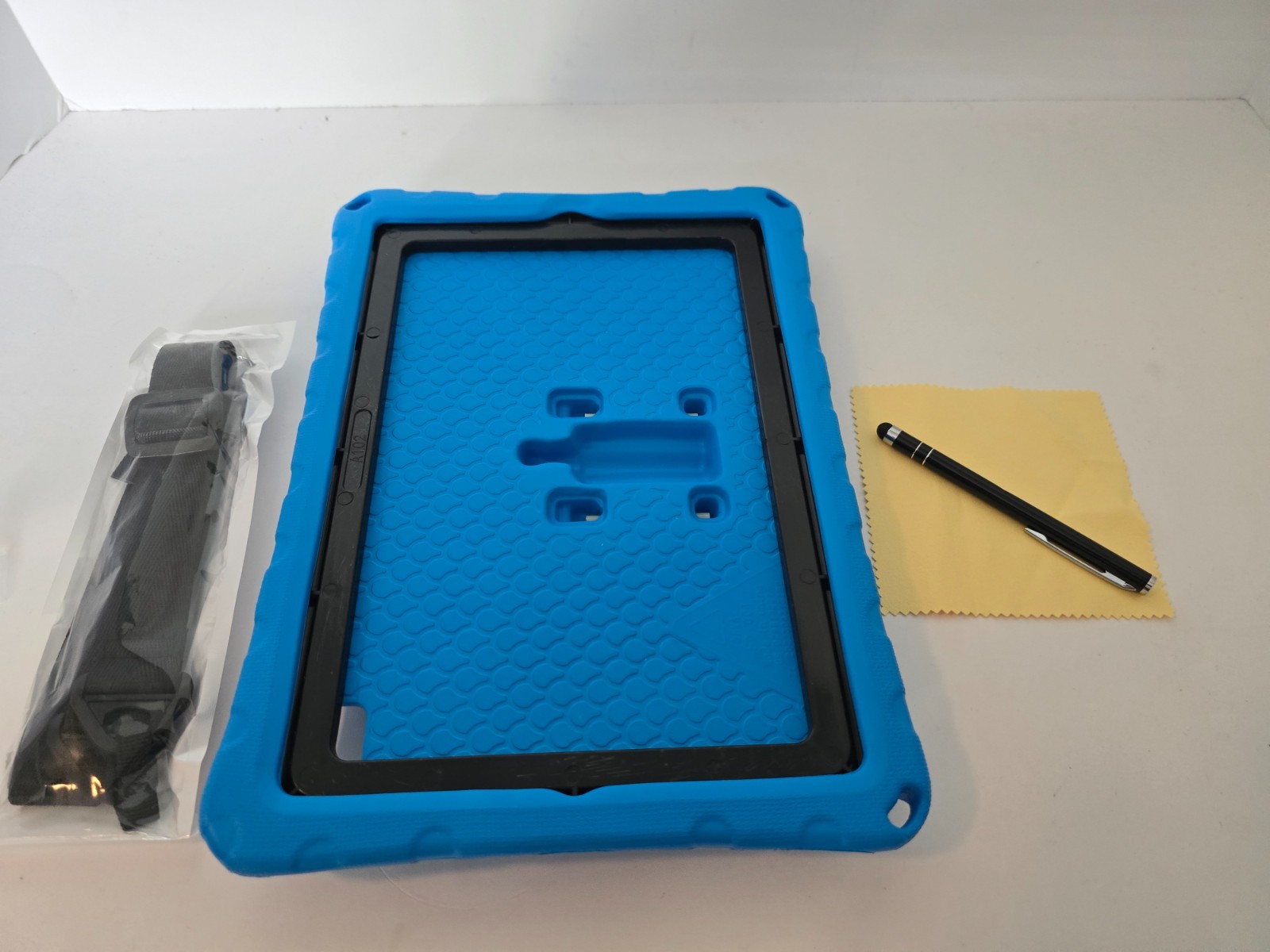 Kids Butterfly Stand Case for iPad Pro/Air3 10.5 iPad 10.2 w/ Strap and Stylus
