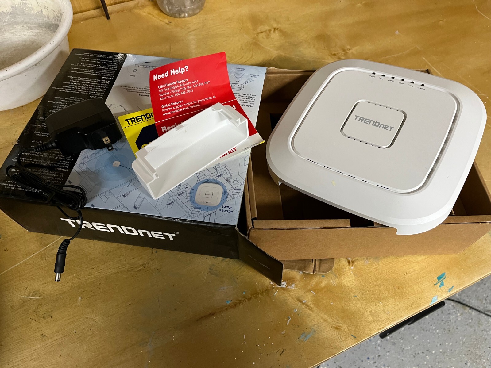 TRENDnet TEW-826DAP AC2200 Tri-Band PoE+ Indoor Wireless Access Point + mounting