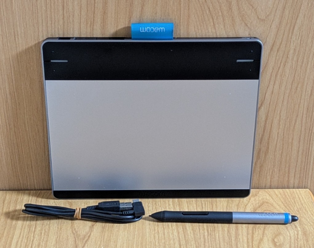 Wacom CTH-480 Intuos Small Creative Pen & Touch Tablet Excellent