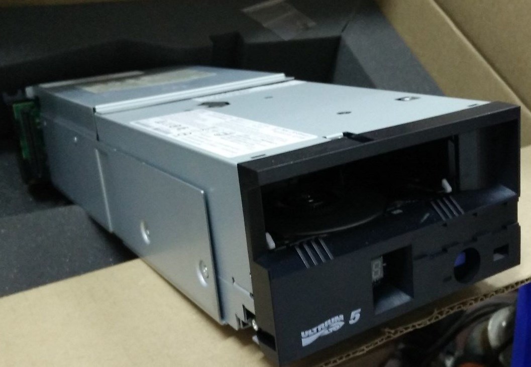 IBM 3588-F5A 00V6705 39U3422 System Storage TS1050 LTO5 FC 8Gbps Tape Drive 