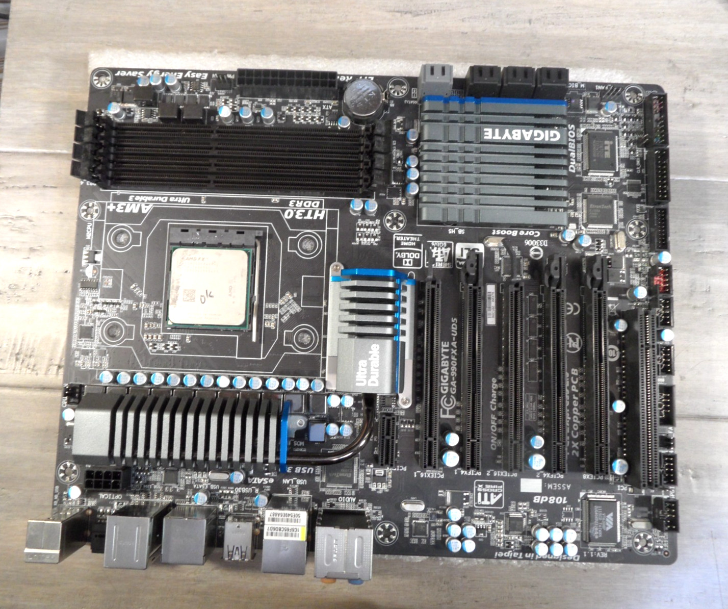 GIGABYTE GA-990FXA-UD5 Motherboard AM3+ FX-8350 CPU No IO