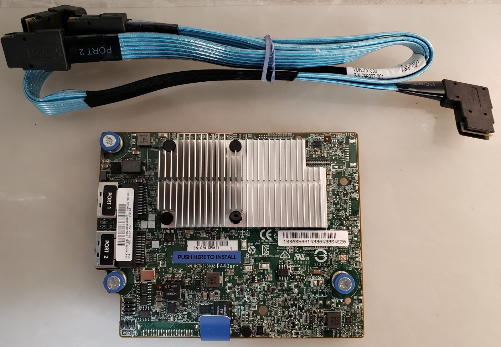 HP Smart Array 749796-001 P440AR/2GB FBWC 12GB 2-Port SAS Controller w/ Cables
