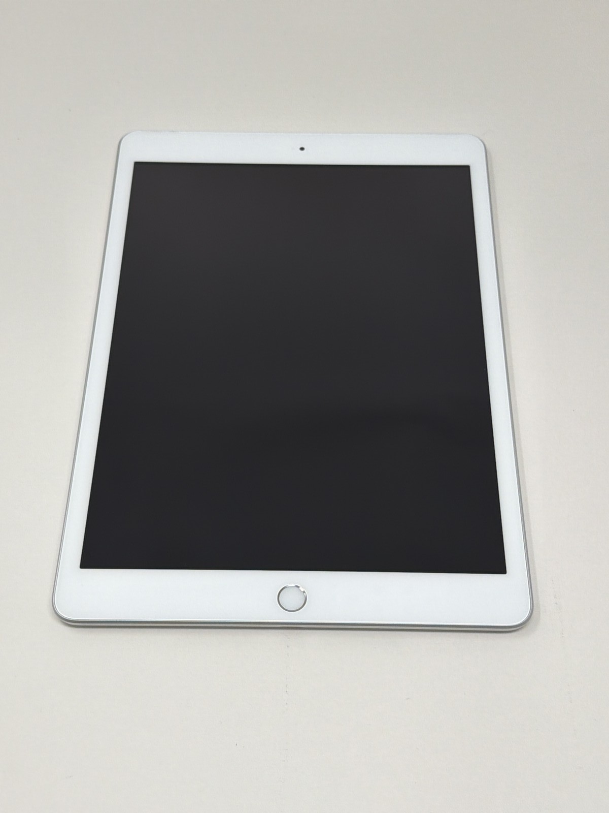 Apple iPad 8th Generation 10.2in 128GB WiFi Silver A2270 MYLE2LL/A Used