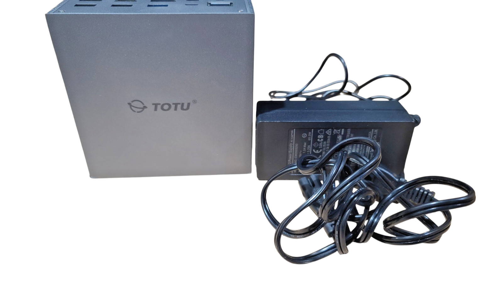 TOTU USB-C Triple Display Docking Station Model TT-DC001A -  NEW