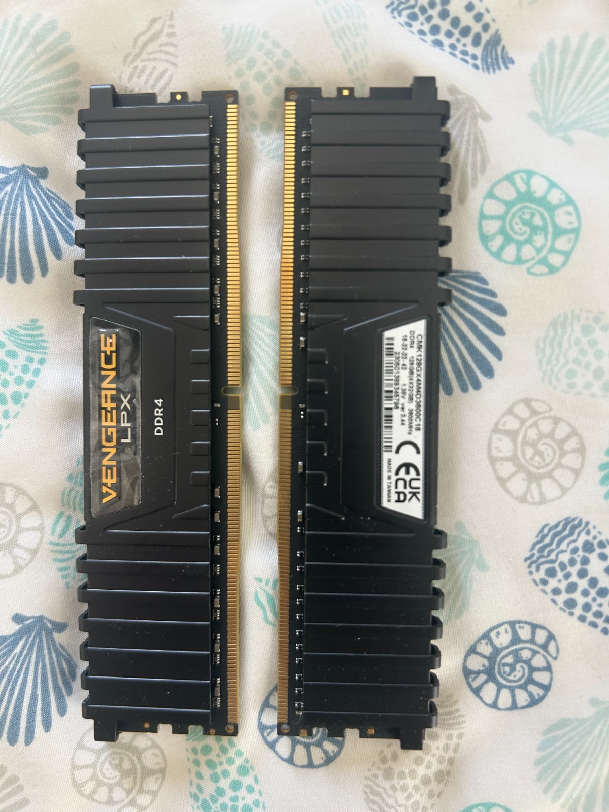 Corsair Vengeance LPX 64GB (2 x 32GB) DDR4-3600 CL18, Black