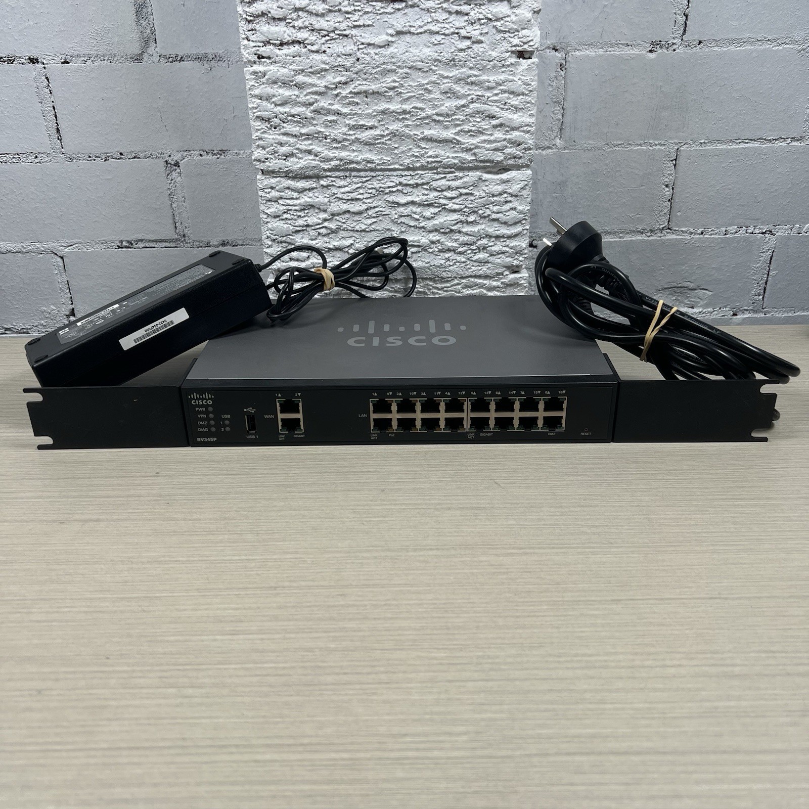 CISCO RV345P 16-PORT GIGABIT WIRED VPN ROUTER K9 POE  rv345p with Power Adapter